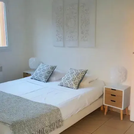 Lovely 46m With Terrace - With Pool דירה
